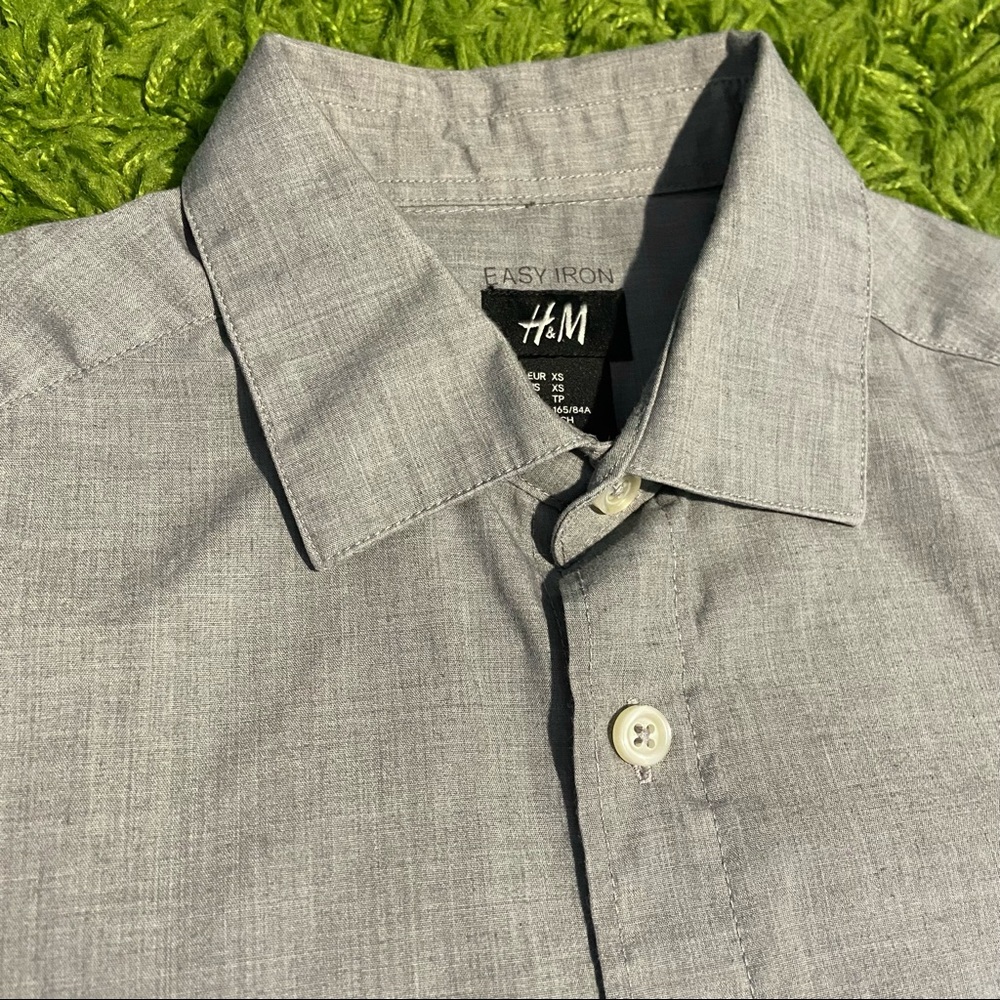 🌪H&M Heather Grey blend Button up Shirt!